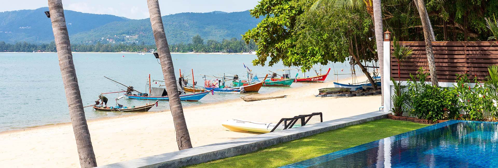 Tawantok Beach Villas - Local fisherman boat in front of the villa